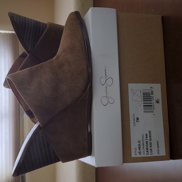 Jessica Simpson never worn brown wedge size 7 - Picture 1 of 2